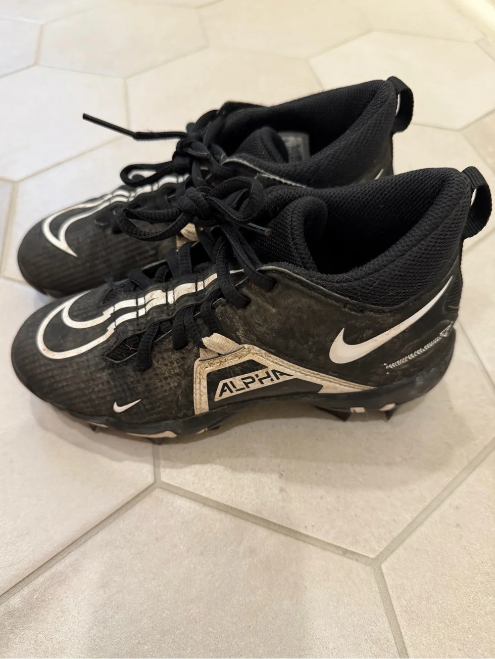Nike youth alpha menace cleats size 1.5